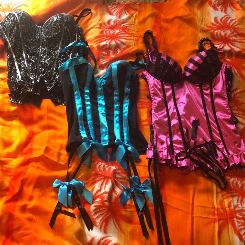 Corset and thong 32B